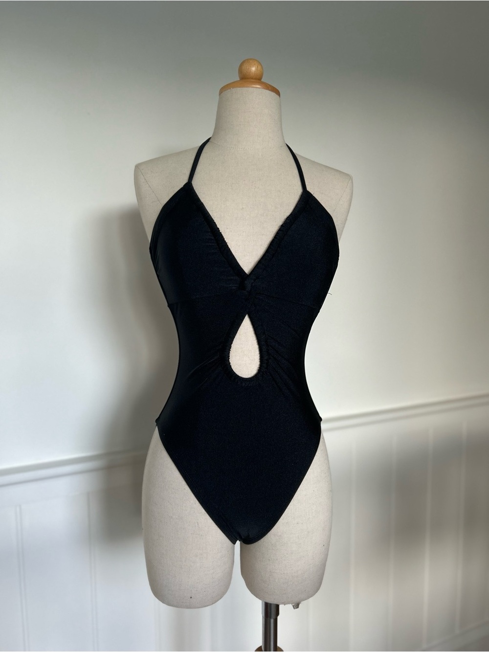 Shade & Shore Black Fabric Tag